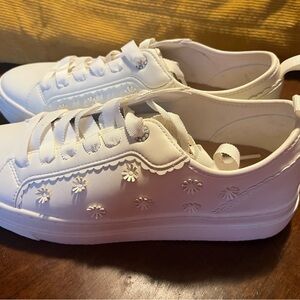 White Floral Women's Sneakers
ON 34